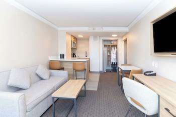 Standard Suite, 1 King Bed (Kitchenette, South Tower)
