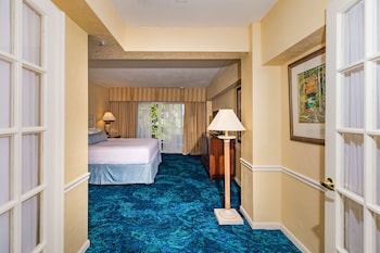 Traditional Room, 1 King Bed, Balcony