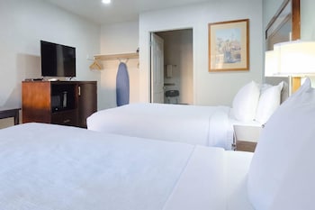 Room, 2 Queen Beds, Accessible, Non Smoking