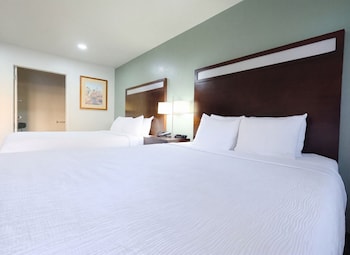 Room, 2 Queen Beds, Accessible, Non Smoking