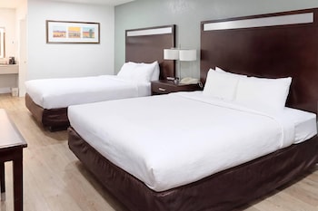 Room, 2 Queen Beds, Non Smoking