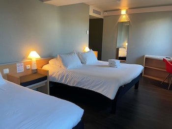 Room, Multiple Beds