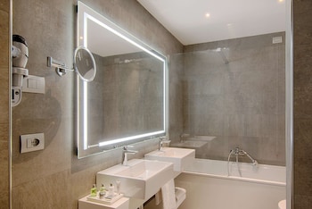 Junior Suite (Extra Bed 2 adults + 1 child)
