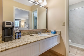 Standard Room, 1 King Bed, Non Smoking, Refrigerator & Microwave
