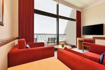 Deluxe Room, 1 King Bed, Smoking, Sea View (Balcony)