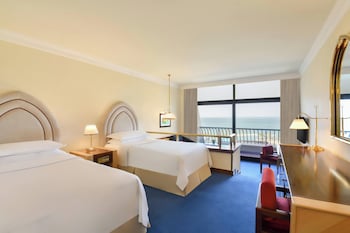 Deluxe Room, 2 Twin Beds, Smoking, Sea View (Balcony)