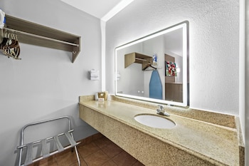 Deluxe Room, 1 King Bed, Non Smoking