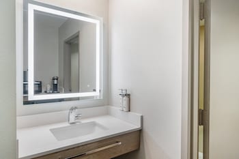 Standard Room, 1 King Bed, Accessible (Communications)