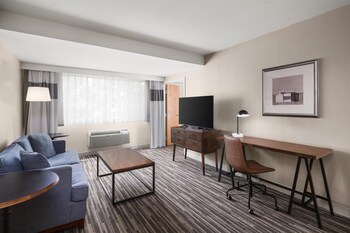 Suite, 1 King Bed, Non Smoking, Jetted Tub (Shower Only)