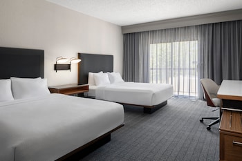 Standard Room, 2 Double Beds (Mobility/Hearing Accessible, Tub)