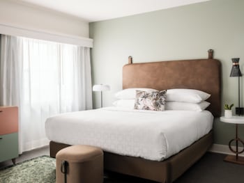 Standard Room, 1 King Bed