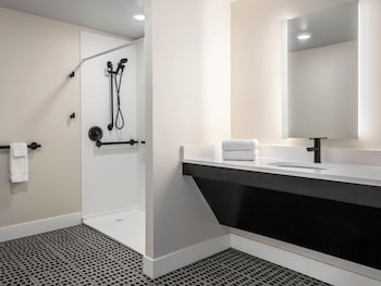 Standard Room, 2 Queen Beds, Accessible (Communications Accessible)