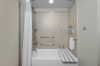 Room, 1 King Bed, Hearing Accessible (Mobility Accessible with Bathtub)