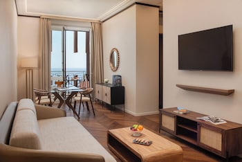 Junior Suite (with View)