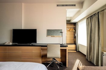 Standard Room, 2 Twin Beds, Corner (Mid Floor)
