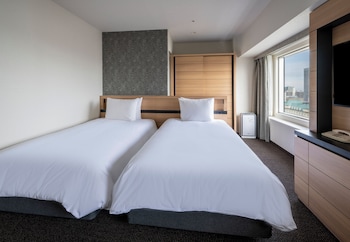 Standard Room, Multiple Beds (Mid Floor)