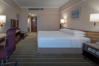 Standard Room, 1 King Bed, Club Lounge Access