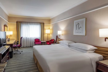 Standard Room, 1 King Bed, Club Lounge Access