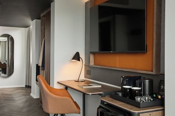Standard Room, 1 King Bed