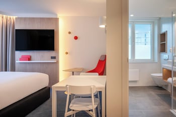 Suite, 1 Queen Bed, Kitchenette