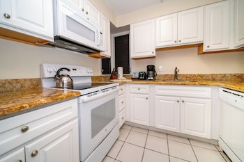 Condo, 2 Bedroom, Garden View (Unit D103, 2 Bath)