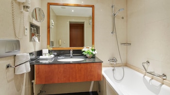Premium Room, 1 Queen Bed, River View (Top Floor)