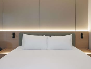 Classic Room, 1 King Bed (Special Access)