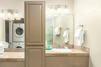 Condo, 2 Bedrooms, Kitchen