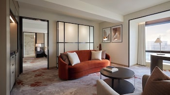 Suite, Corner