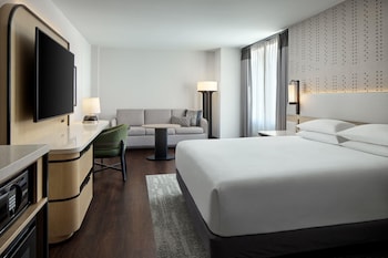 Room, 1 King Bed, Corner