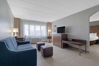 Suite, 1 King Bed, Non Smoking