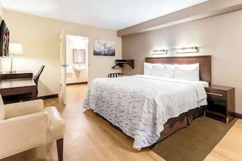 Deluxe Room, 1 King Bed, Accessible (Smoke Free)
