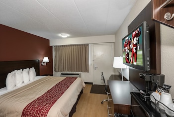 Deluxe Room, 1 King Bed, Non Smoking (First Floor)