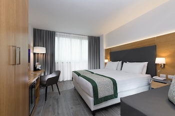 Premium Room, Non Smoking (2 Bed with Sofa Bed)