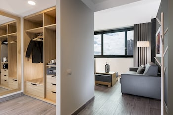 Suite, 1 King Bed with Sofa bed