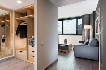 Suite, 1 King Bed with Sofa bed