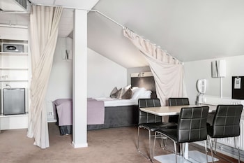 Standard Room, Multiple Beds, Non Smoking (with Sofabed)