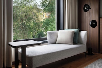 Family Room, 1 King Bed