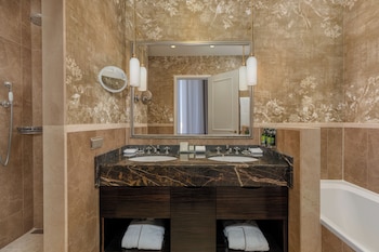 Suite, 1 Bedroom, Lake View