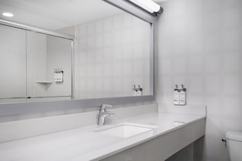 Standard Room, 2 Queen Beds, Non Smoking (Walk-in Shower;Pet Friendly)