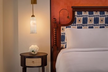 Classic Room, 1 Queen Bed, Garden View