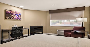 Standard Room, 1 King Bed, Non Smoking, Fireplace (2nd Floor)