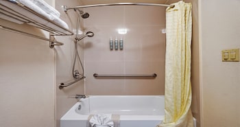 Standard Room, 2 Queen Beds, Accessible, Bathtub