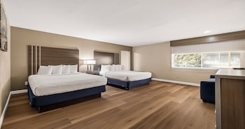 Suite, 2 Queen Beds, Non Smoking, Kitchen (with Sofabed)