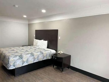 Deluxe Room, 1 King Bed, Non Smoking, Hot Tub