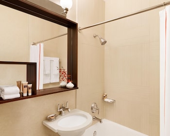 Room, 2 Double Beds, Lake View