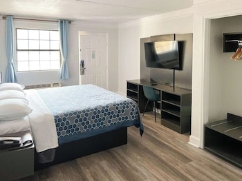 Standard Room, 1 King Bed, Mobility Accessible, Non Smoking