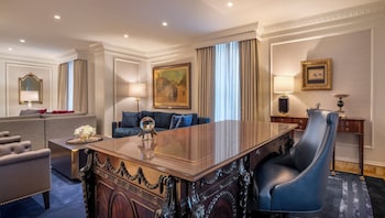 Suite, 1 King Bed (Abraham Lincoln)