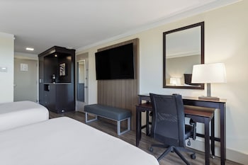 Premium Room, 2 Queen Beds, Balcony, Pool View