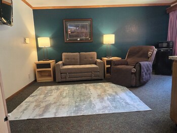 Suite, 1 Queen Bed with Sofa bed, Non Smoking (Single Queen)